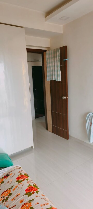 Room in 2 BHK Builder Floor at Dahisar East – for Rent
