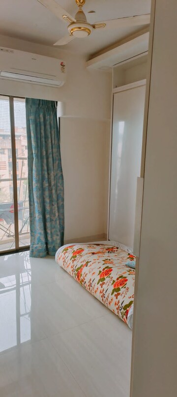 2 BHK Builder Floor For Rent in Dahisar East
