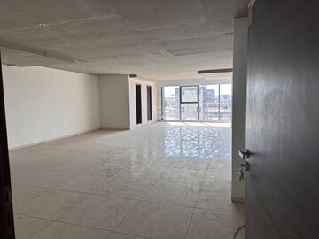 Room in  Office Space at Ashram Road – for Rent