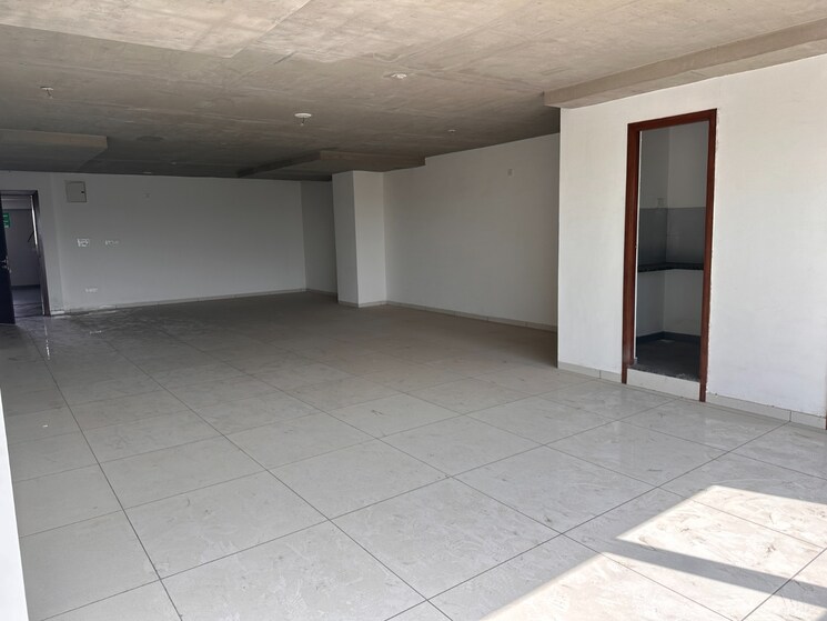 Room, ashram road Commercial Office Space 1700 Sq.Ft. In Ashram Road Ahmedabad 8680432