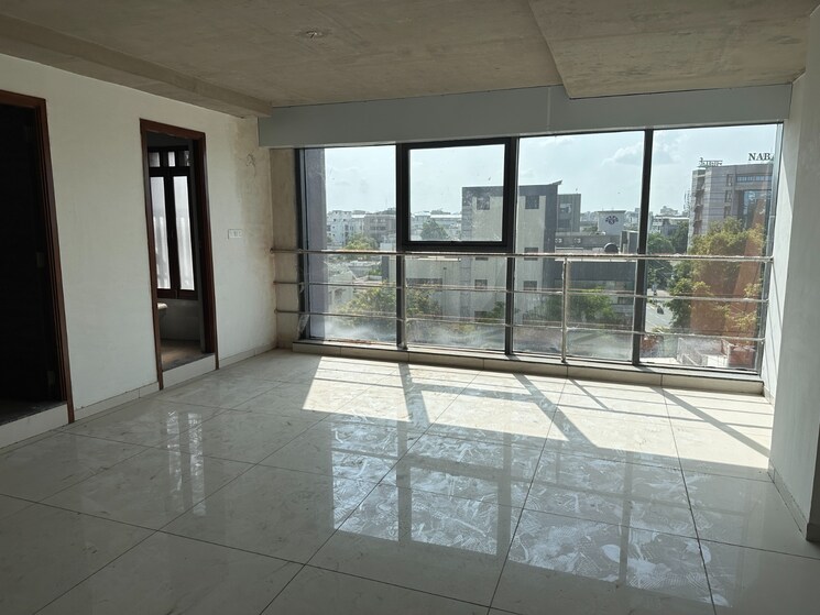 Room, ashram road Commercial Office Space 1700 Sq.Ft. In Ashram Road Ahmedabad 8680432