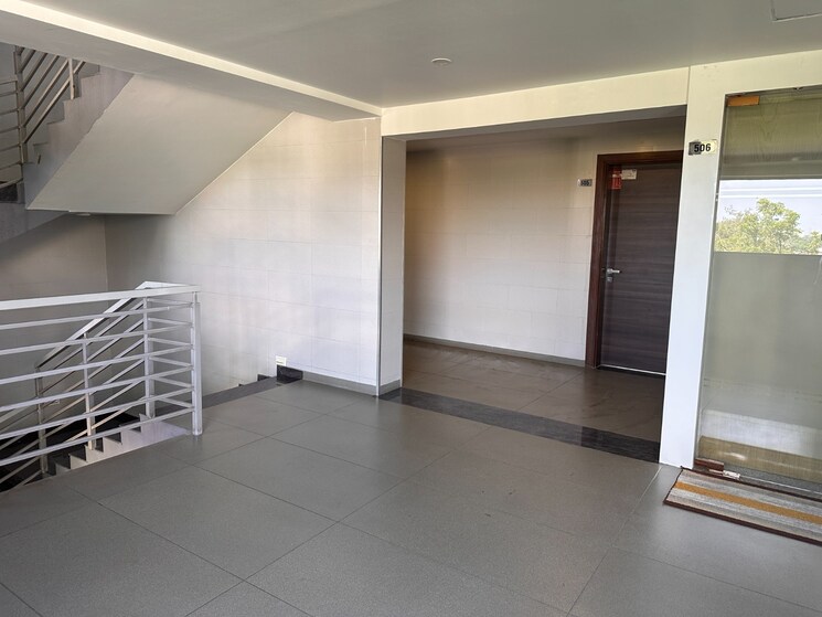 Room, ashram road Commercial Office Space 1700 Sq.Ft. In Ashram Road Ahmedabad 8680432