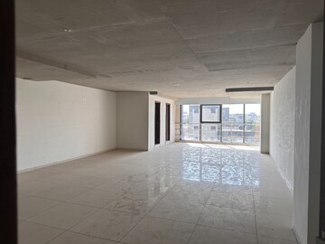 Room in  Office Space at Ashram Road – for Rent