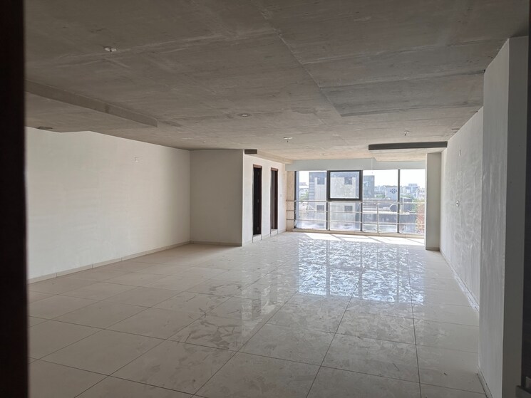 Room, ashram road Commercial Office Space 1700 Sq.Ft. In Ashram Road Ahmedabad 8680432