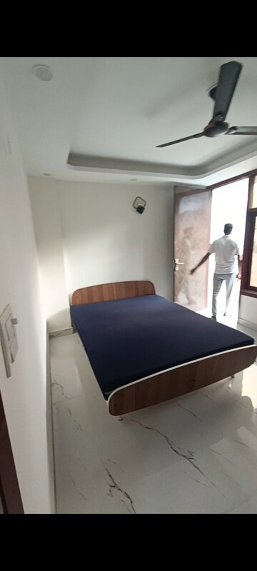 Furnished Amenities in 3 BHK Builder Floor at Panchsheel Vihar – for Rent
