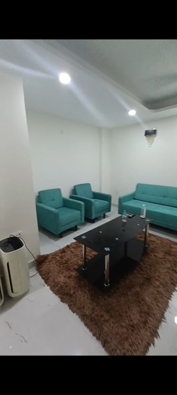 Master Bedroom in 3 BHK Builder Floor at Panchsheel Vihar – for Rent