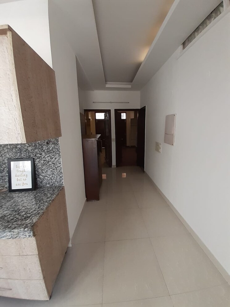 undefined, sector 72 2.5 Bedroom 1800 Sq.Ft. Builder Floor In Sector 72 Noida 8680521