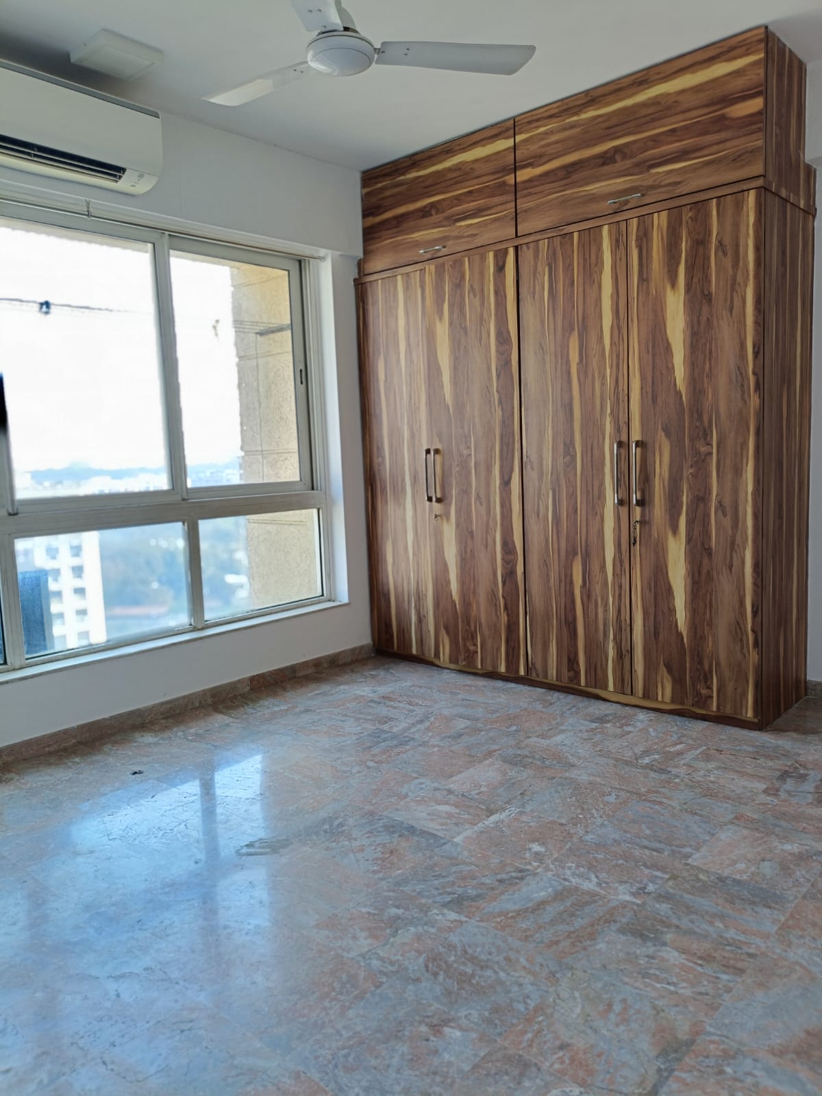 2 BHK Apartment For Rent in Hiranandani Estate