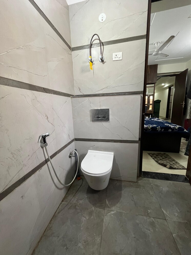 Bathroom, new palam vihar phase 1 2 Bedroom 996 Sq.Ft. Builder Floor In New Palam Vihar Phase 1 Gurgaon 8680611