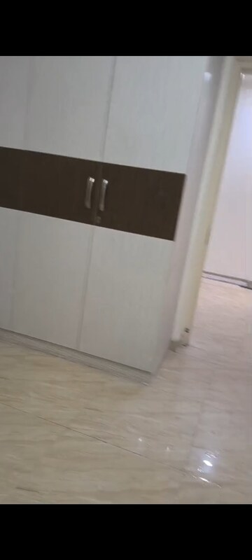Room in 2 BHK Apartment at Gaur City 7th Avenue, Sector 4 Greater Noida – for Rent