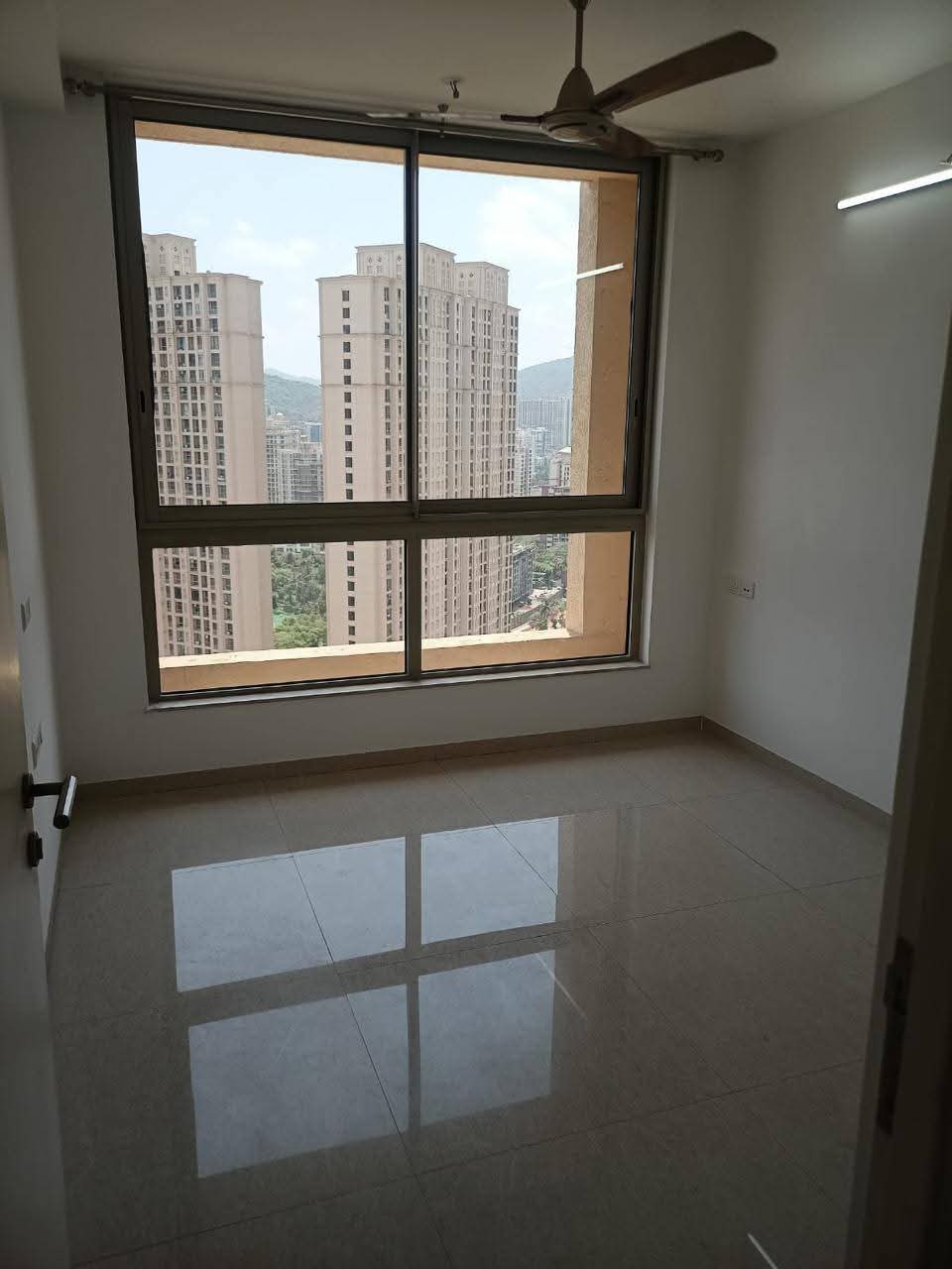 1 BHK + Pooja Room Apartment For Rent in One Hiranandani Park