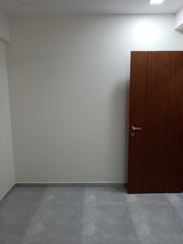 Room in 1 BHK Apartment at Earth Vintage, Dadar West – for Rent