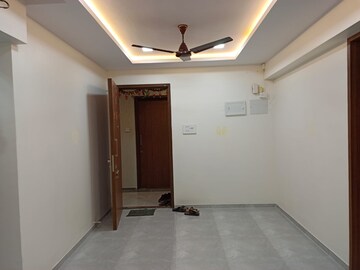 Room in 1 BHK Apartment at Earth Vintage, Dadar West – for Rent
