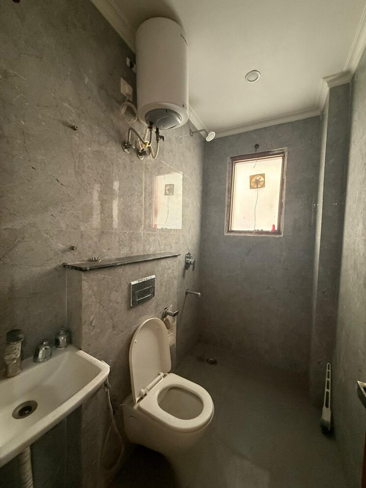 Bathroom, sheth-auris-serenity-tower-1 2 Bedroom 845 Sq.Ft. Apartment In Malad West Mumbai 8680794