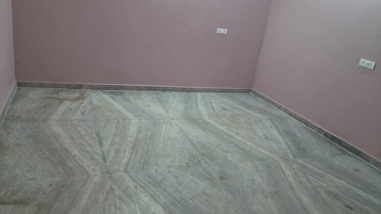 Room, sant nagar Commercial Warehouse 1600 Sq.Ft. In Sant Nagar Delhi 8680808