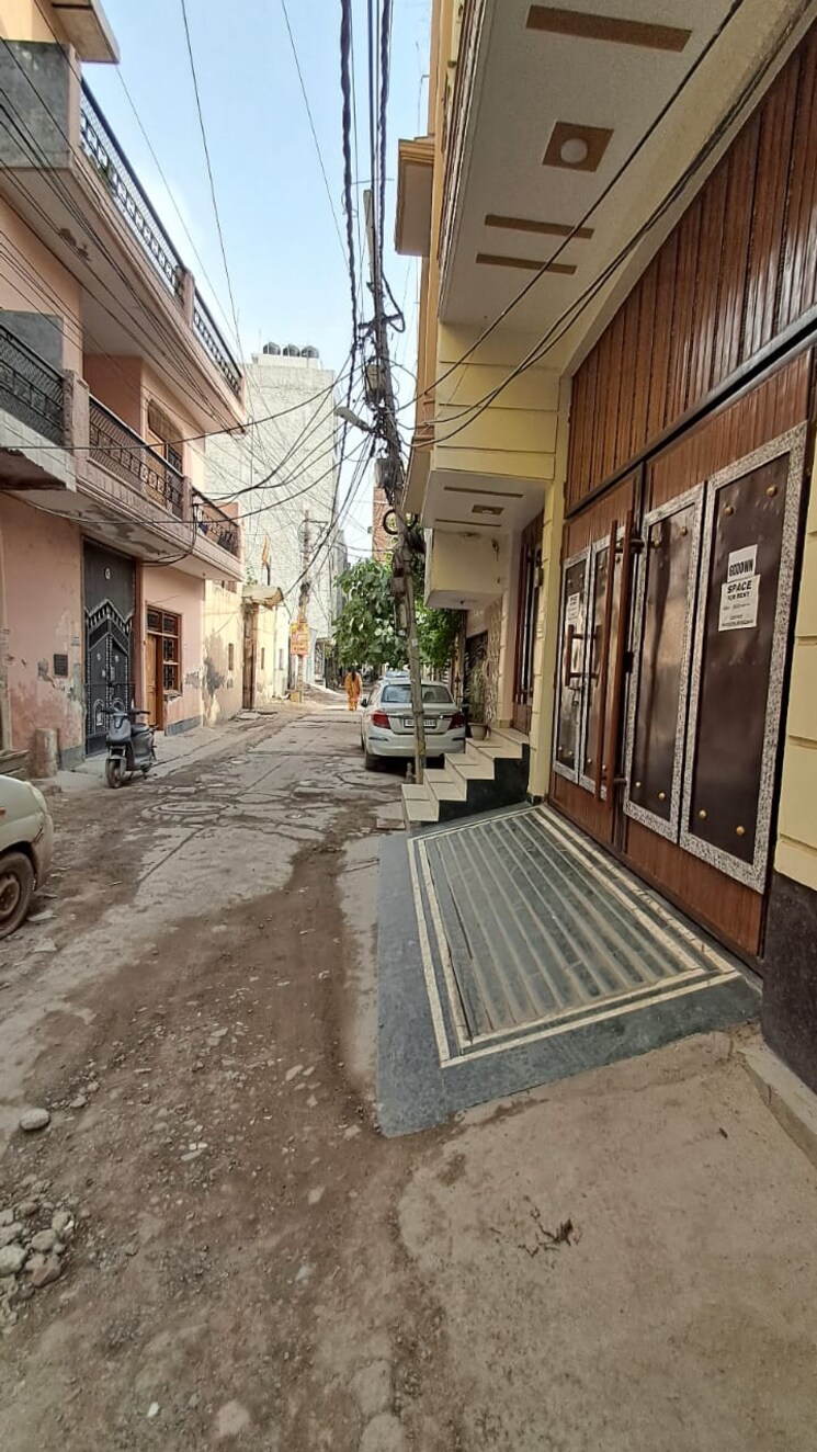 Exterior View, sant nagar Commercial Warehouse 1600 Sq.Ft. In Sant Nagar Delhi 8680808