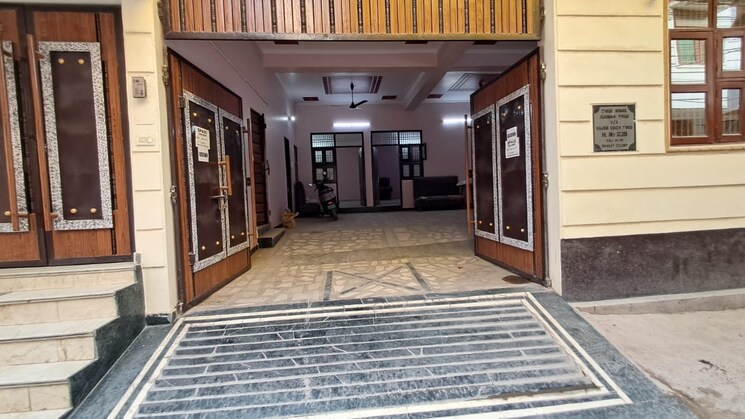 Bedroom, sant nagar Commercial Warehouse 1600 Sq.Ft. In Sant Nagar Delhi 8680808