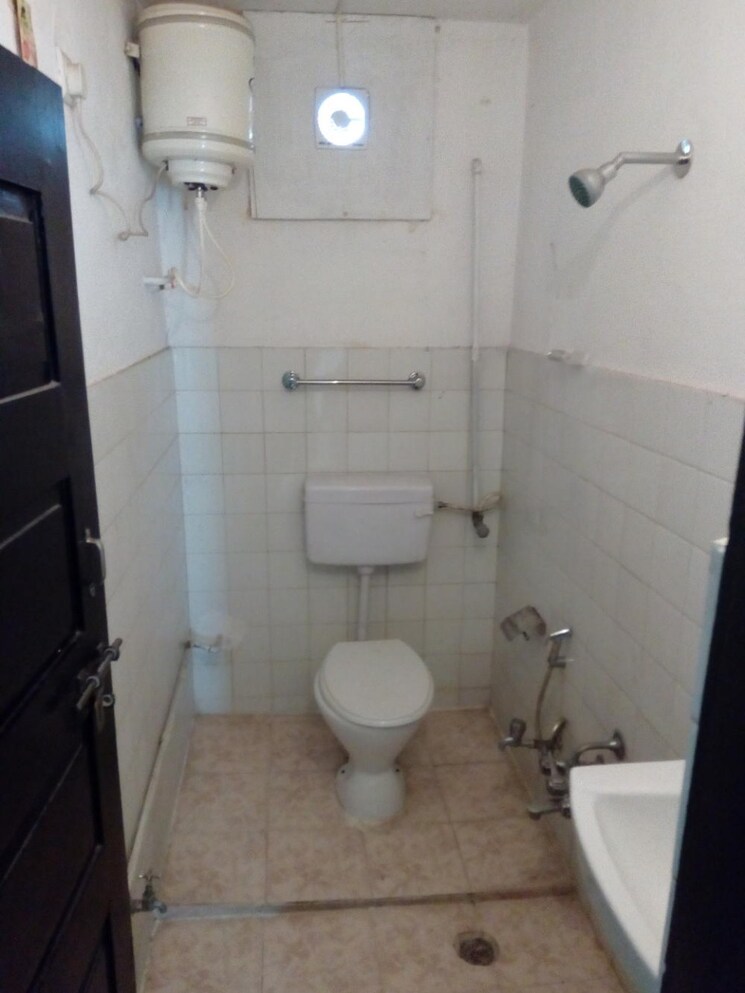 Bathroom, hill-view-banjara-hills 3 Bedroom 1500 Sq.Ft. Independent House In Banjara Hills Hyderabad 8680840