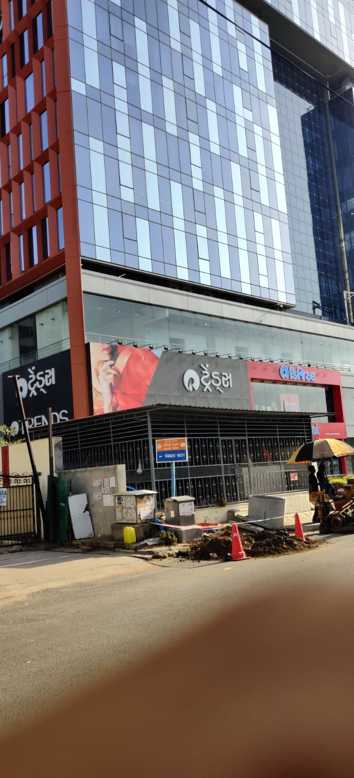 Office Space For Rent in Venus Stratum