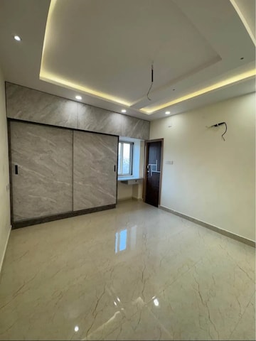Room in 3 BHK Apartment at Rajapushpa Provincia, Narsingi – for Rent