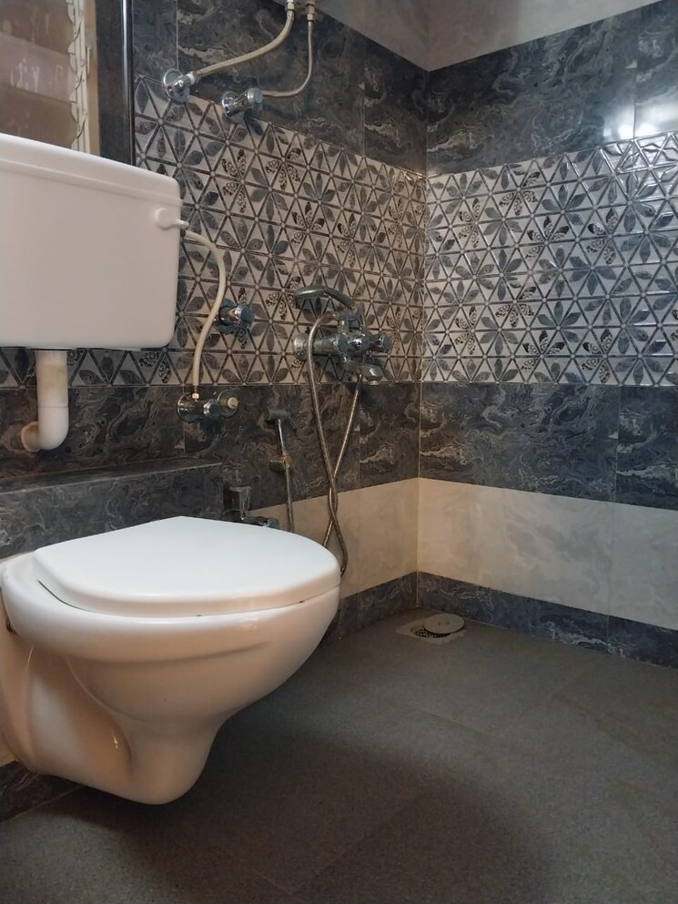 Bathroom, niti khand iii 3 Bedroom 900 Sq.Ft. Apartment In Niti Khand Iii Ghaziabad 8681052