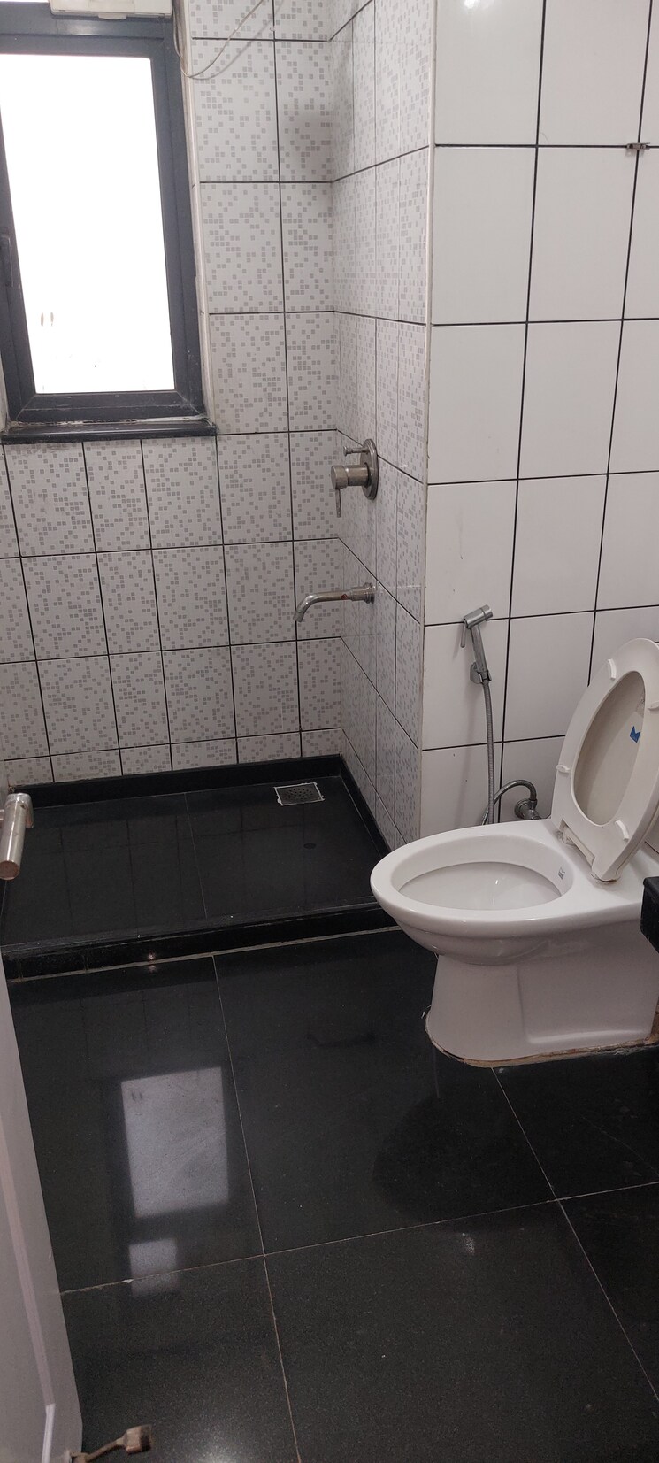 Bathroom, unitech-uniworld-gardens 3 Bedroom 2086 Sq.Ft. Apartment In Sector 47 Gurgaon 8681283