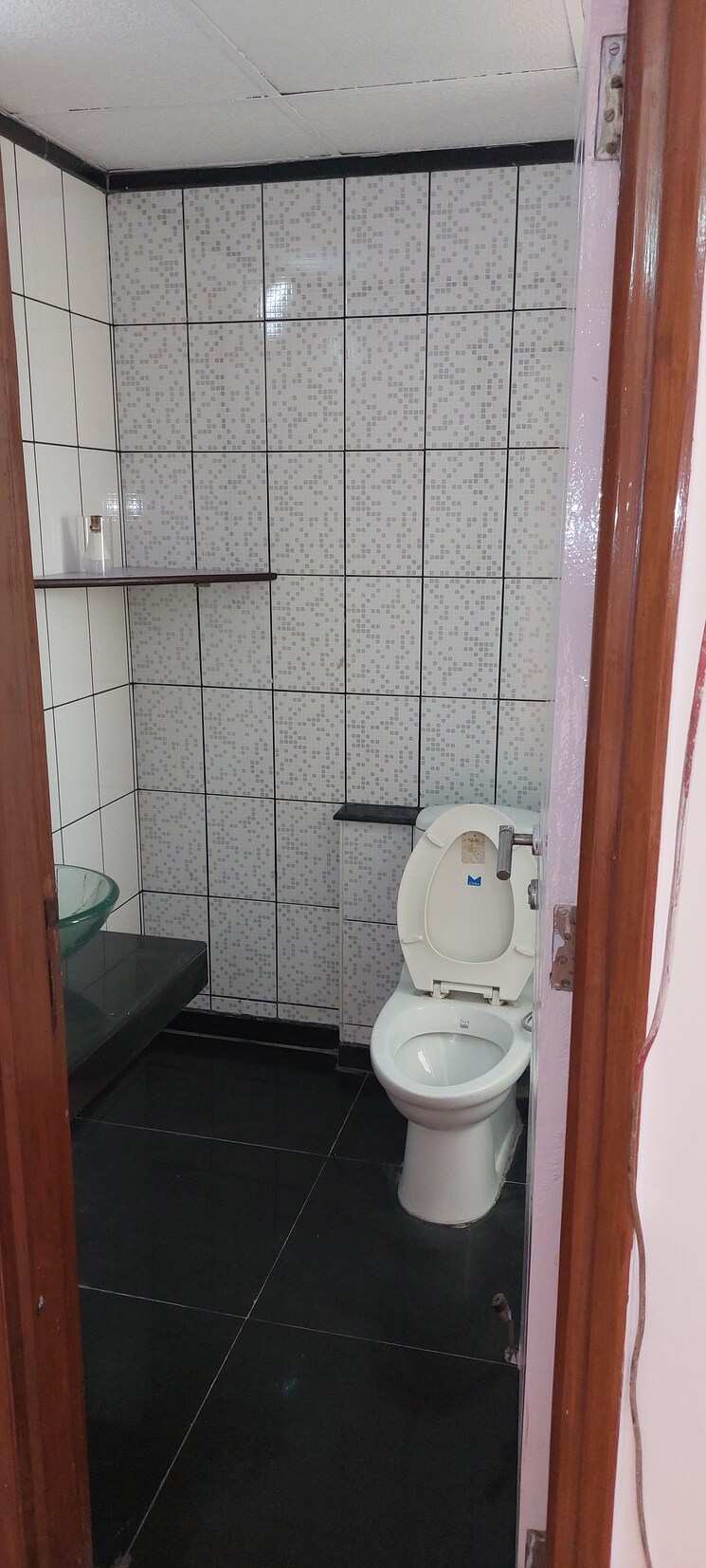 Bathroom, unitech-uniworld-gardens 3 Bedroom 2086 Sq.Ft. Apartment In Sector 47 Gurgaon 8681283