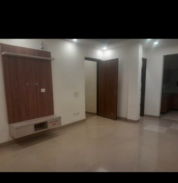 Room in 3 BHK Builder Floor at SAS Tower, Sector 38 – for Rent