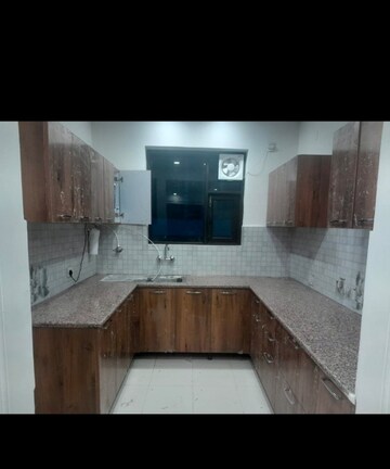 Kitchen in 3 BHK Builder Floor at SAS Tower, Sector 38 – for Rent