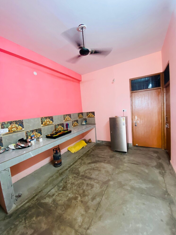 Room, vineet khand Pg For Girls In Vineet Khand 8682091