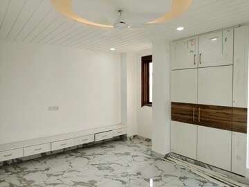 Room in 2 BHK Builder Floor at Mahavir Enclave – for Sale