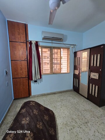 Room in 2 BHK Apartment at Karelibaug – for Rent