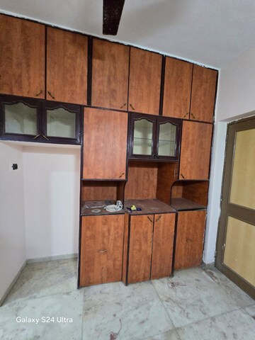 Room in 2 BHK Apartment at Karelibaug – for Rent
