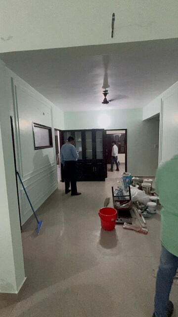 Living Room in 3.5 BHK Apartment at Greenwood Apartment, Gomti Nagar – for Rent