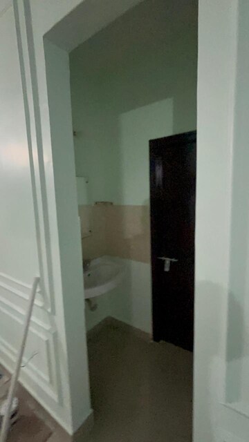 Bathroom in 3.5 BHK Apartment at Greenwood Apartment, Gomti Nagar – for Rent