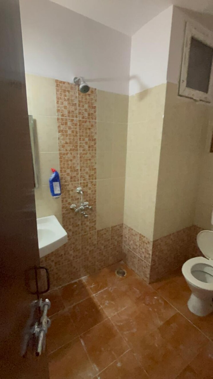 Bathroom, greenwood-apartment 3.5 Bedroom 1700 Sq.Ft. Apartment In Gomti Nagar Lucknow 8682230