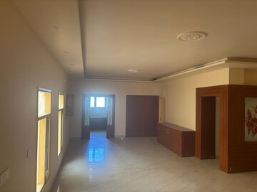Room in 4 BHK Villa at Aerocity – for Rent