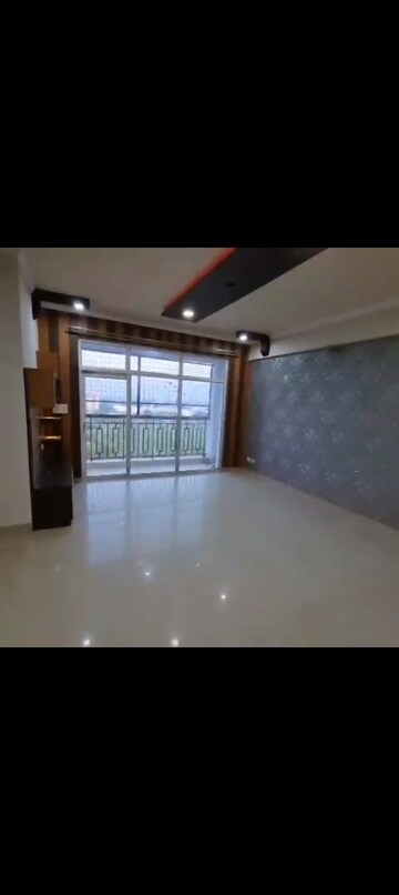 Room in 2 BHK Apartment at Ansals Celebrity Greens, Sushant Golf City – for Rent