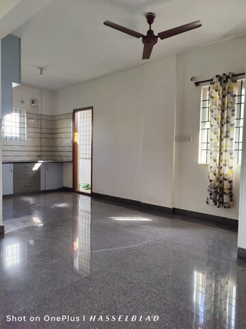 Room in 2 BHK Builder Floor at Hsr Layout – for Rent