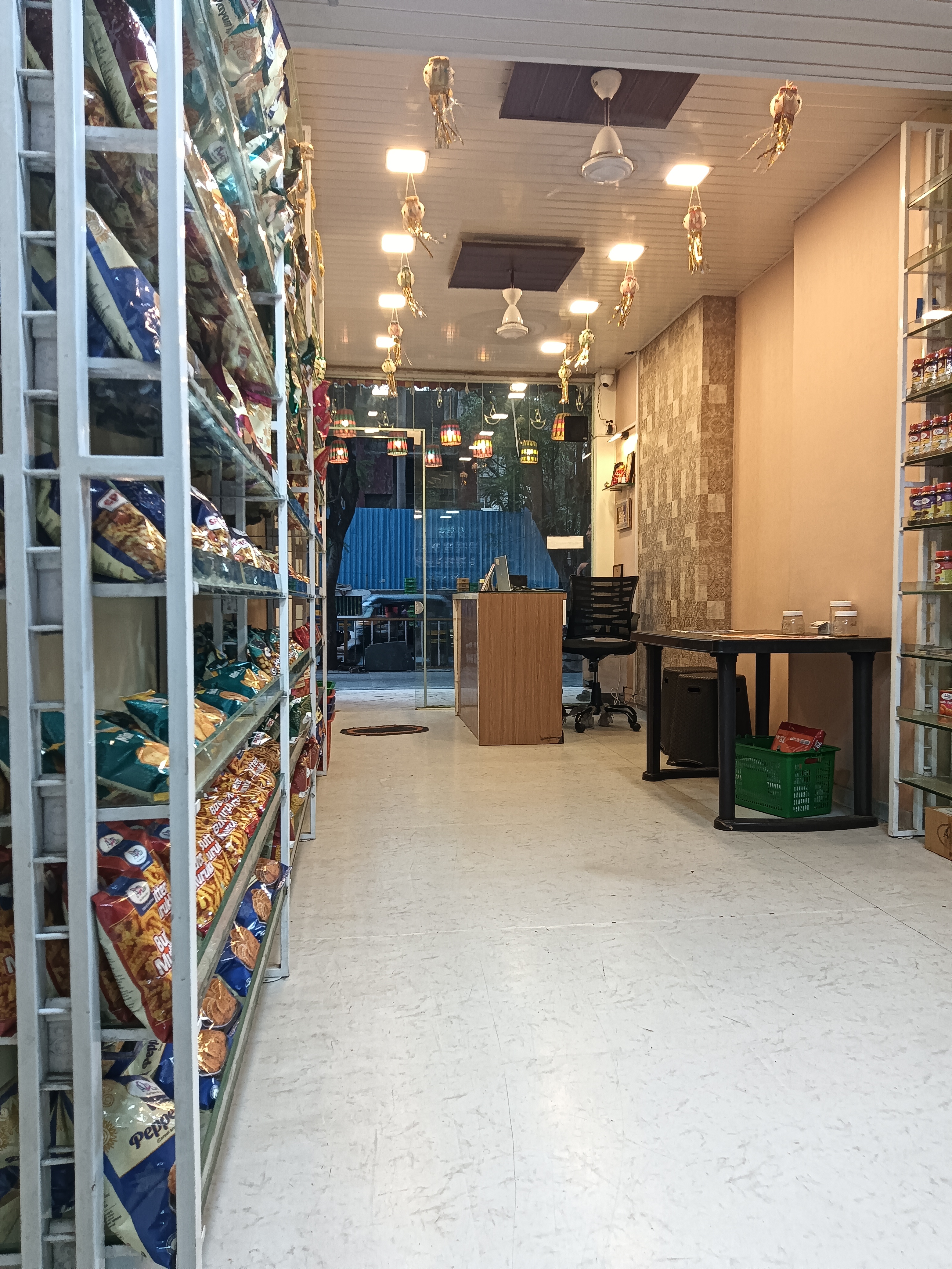 Retail Shop For Rent in Belle Vista Apartments