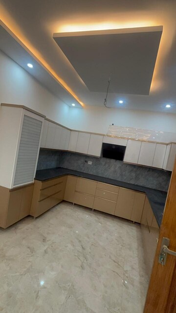 Kitchen in 2 BHK Builder Floor at Gomti Nagar – for Rent