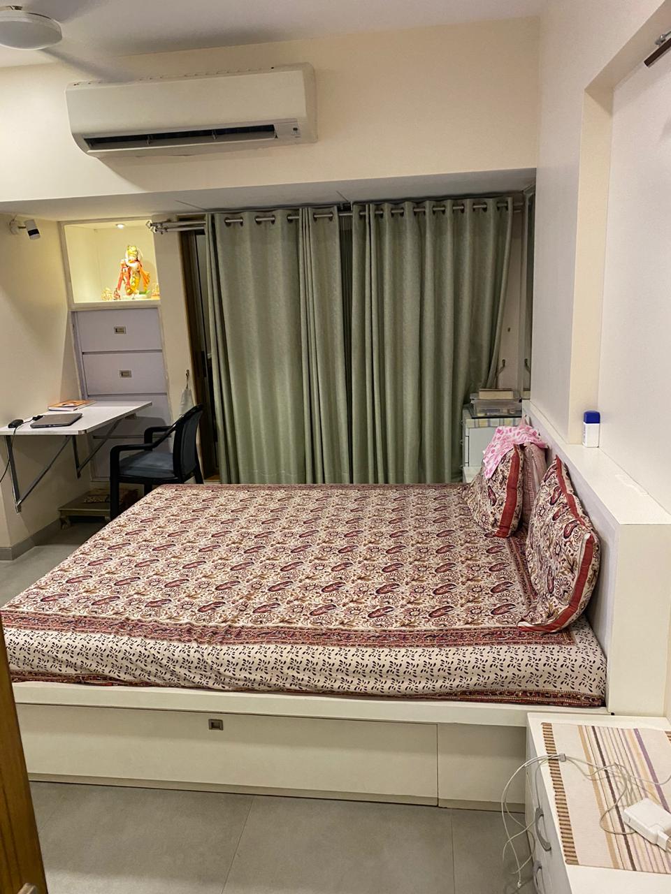 1 BHK Apartment For Rent in Near Versova Social, Seve