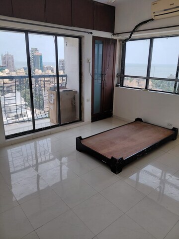 Room in 2 BHK Apartment at Andheri West – for Rent