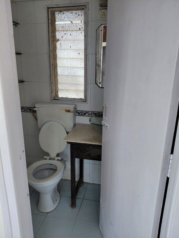 Bathroom, andheri west 2 Bedroom 800 Sq.Ft. Apartment In Andheri West Mumbai 8682332