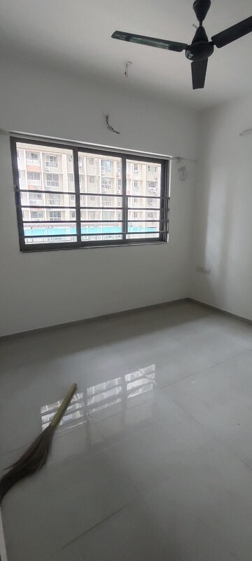 Room in 1 BHK Apartment at Sheth Vasant Oasis, Andheri East – for Rent