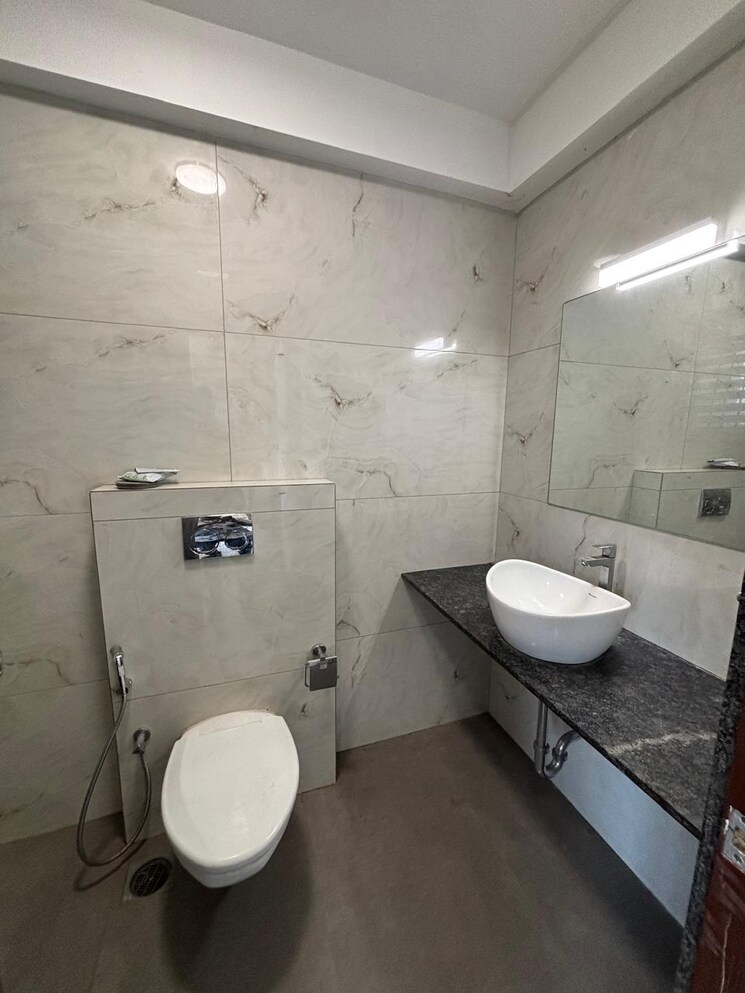 Attached Bathroom, andheri west 2 Bedroom 950 Sq.Ft. Apartment In Andheri West Mumbai 8682366