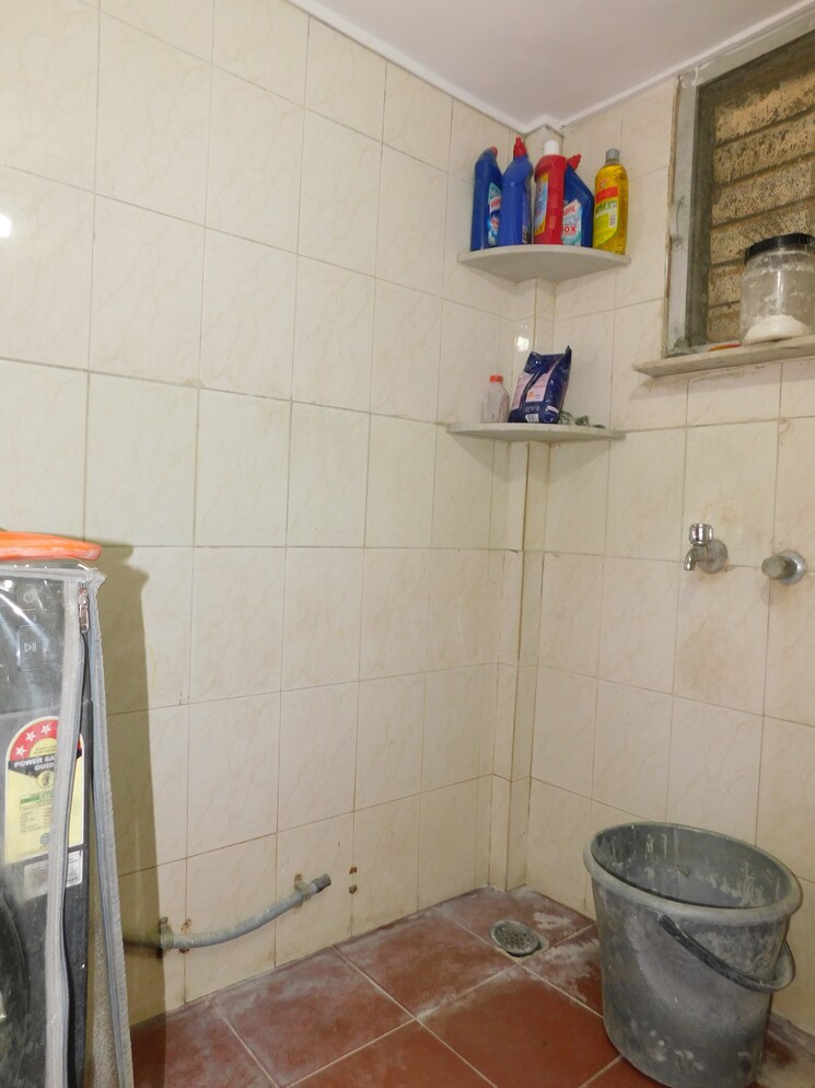 Bathroom, swastik-park-kiran-mill-colony 1 Bedroom 410 Sq.Ft. Apartment In Kiran Mill Colony Thane 8682388