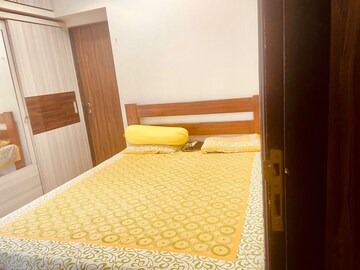 Bedroom in 2 BHK Apartment at Andheri West – for Rent
