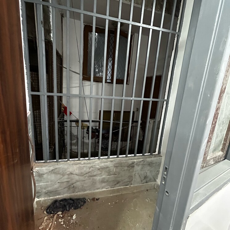 Balcony, south extension i 2 Bedroom 900 Sq.Ft. Builder Floor In South Extension I Delhi 8682420