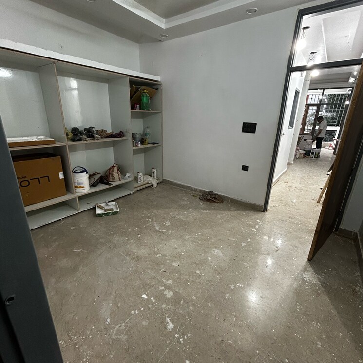  Parking, south extension i 2 Bedroom 900 Sq.Ft. Builder Floor In South Extension I Delhi 8682420